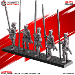 Ashigaru Tatami-dō con yari en reposo. Nipón