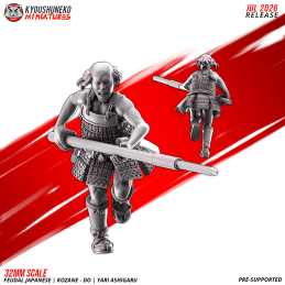 Ashigaru Kozane-dō con yari cargando. Nipón