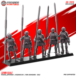 Ashigaru Kozane-dō con yari en reposo. Nipón