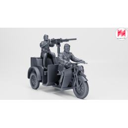 Triciclo militar Moto Guzzi Trialce con 2 tripulantes